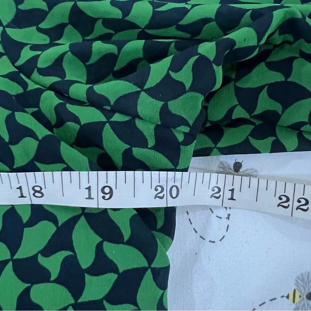 Abercrombie & Fitch Green Geometric Smocked Long Sleeve Crop Top - XL